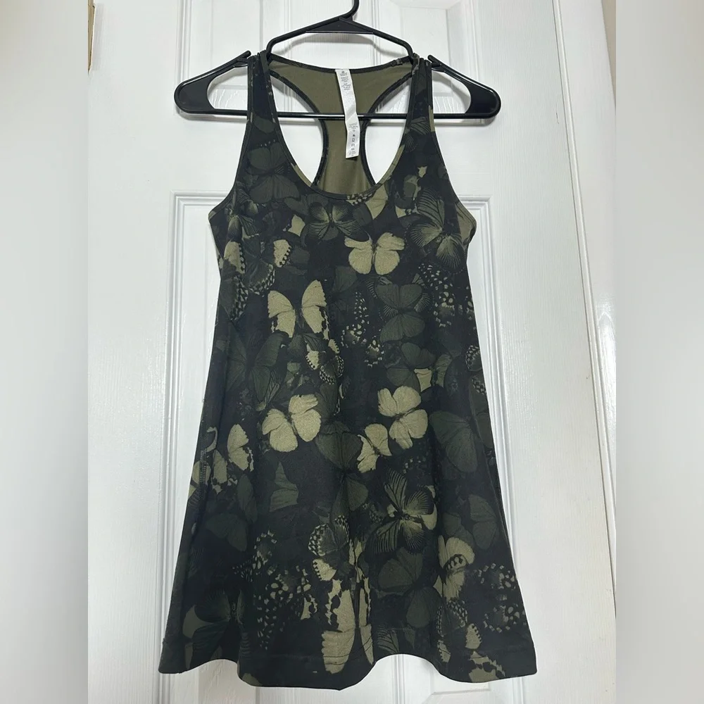 Size 8 Women Lululemon Tank Top Like New. - Picture 1 of 5